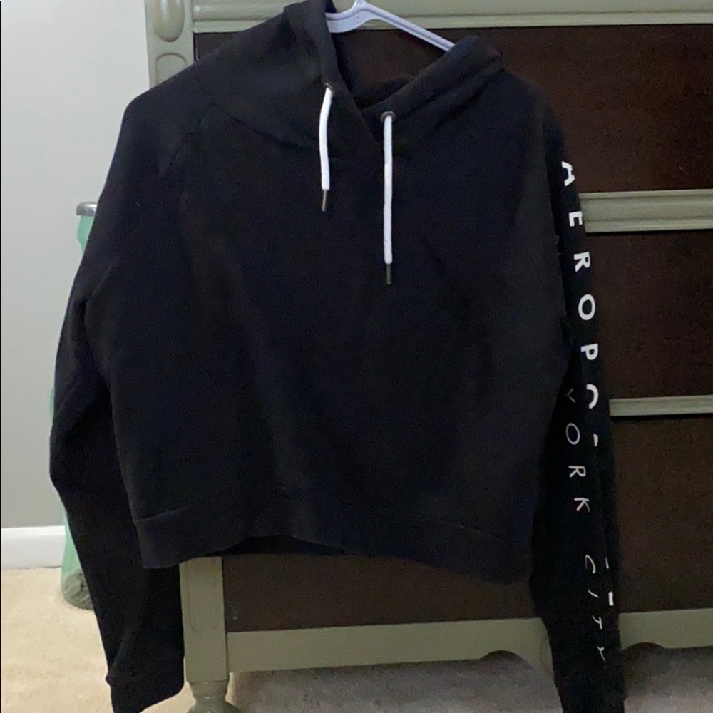 Black crop-top sweatshirt